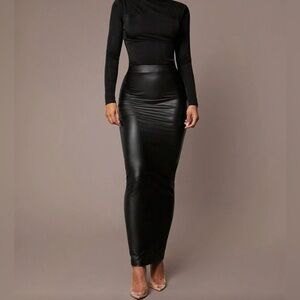 Elegant Black Maxi Skirt Size 4/SMALL